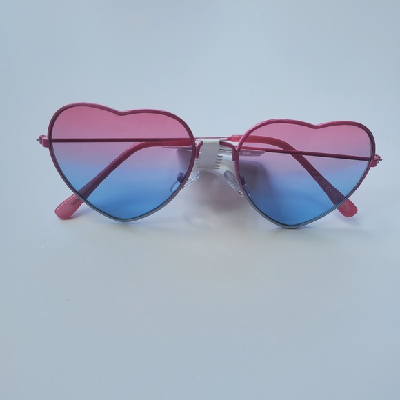 Girls Heart Sunglasses - Picture 3 of 3